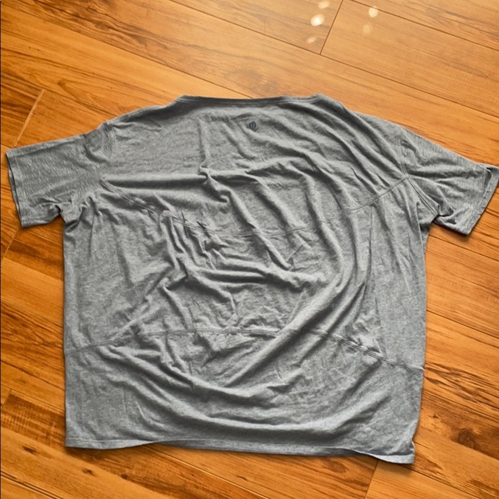 Lulu Lemon back in action short sleeve shirt